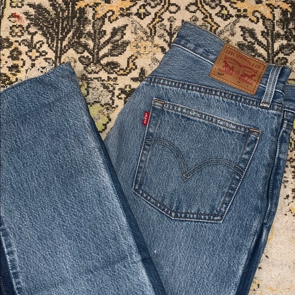 Brand new Levi 501 medium wash denim jeans - Picture 2 of 3